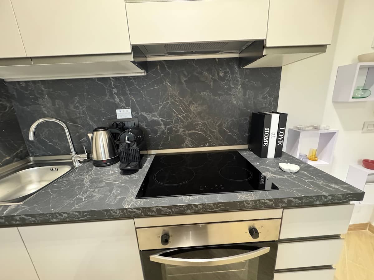 Soggiorno e cucina di Dimora Cabiria